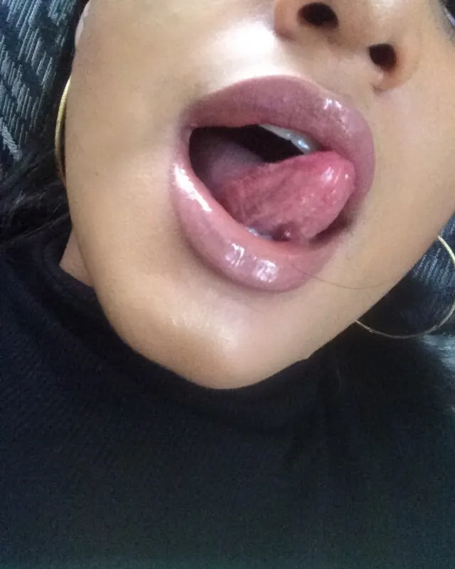 Mina, 23 ans, beurette à Ronchamp